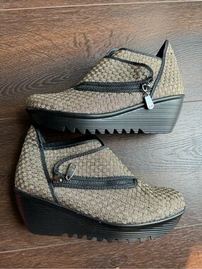 LIKE NEW Bernie Mev Women's Zig Zag Ankle Bootie Wedge